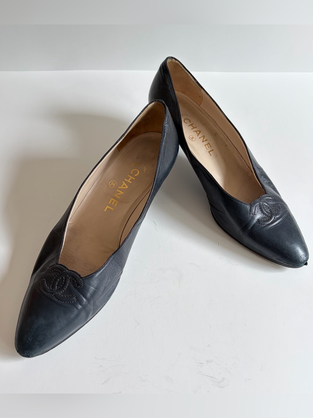 CHANEL Vintage Navy Leather Pointed CC Ballet Flats